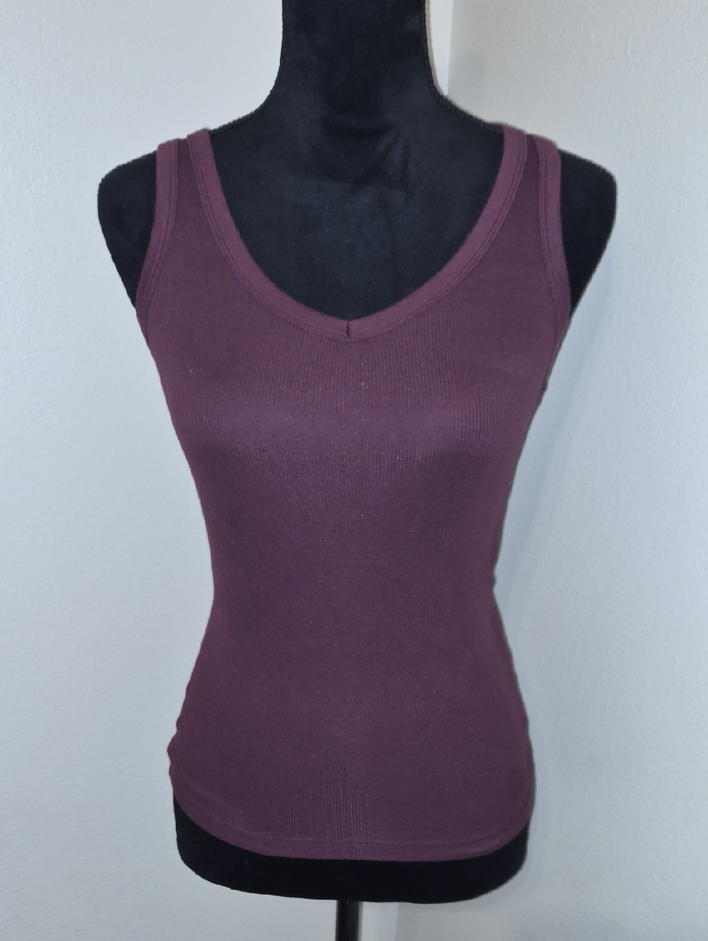 Aeropostale Ribbed V-Neck Tank Top - Plum